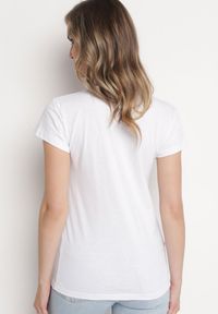 Born2be - Biały Bawełniany T-shirt z Prostokątnym Nadrukiem i Brokatem Silpa. Kolor: biały. Materiał: bawełna. Wzór: nadruk