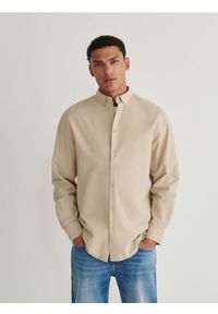 Reserved - Koszula comfort fit - beżowy. Kolor: beżowy. Materiał: tkanina, bawełna