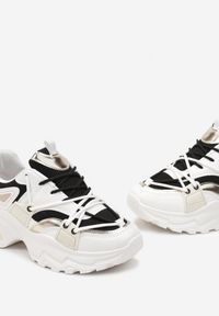 Born2be - Biało-Czarne Sznurowane Sneakersy na Grubej Podeszwie z Siateczką Pebblesa. Kolor: biały. Wzór: ażurowy, aplikacja #5