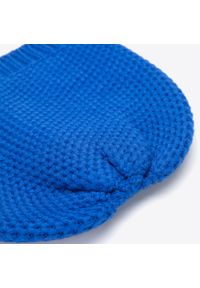 Wittchen - Damska czapka o gęstym splocie klasyczna niebieska. Kolor: niebieski. Materiał: wiskoza. Wzór: ze splotem. Sezon: zima. Styl: klasyczny
