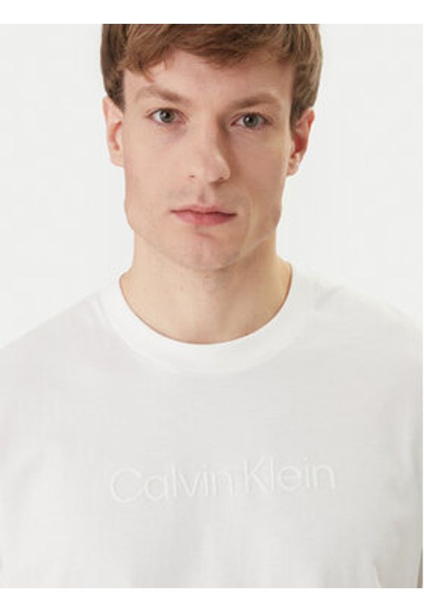 Calvin Klein T-Shirt LV04LF811G Biały Regular Fit. Kolor: biały. Materiał: bawełna