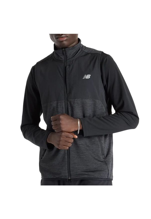 Bezrękawnik męski New Balance MV51200BK - czarny. Okazja: na co dzień. Kolor: czarny. Materiał: materiał, tkanina, skóra, poliester. Długość rękawa: bez rękawów. Wzór: aplikacja. Sezon: jesień, wiosna. Styl: klasyczny, casual