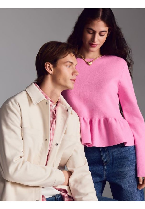 Reserved - Sweter z baskinką - różowy. Kolor: różowy. Materiał: dzianina, wiskoza