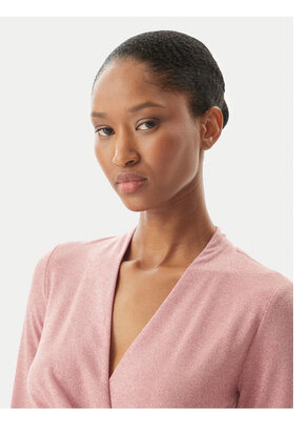 Rinascimento Sukienka koktajlowa CFC0122980003 Różowy Regular Fit. Kolor: różowy. Materiał: wiskoza. Styl: wizytowy