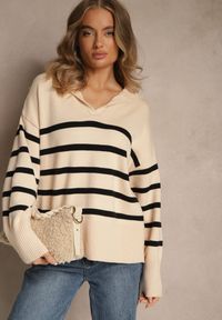 Renee - Czarno-Beżowy Sweter w Paski z Dekoltem w Serek z Kołnierzykiem Ralinavia. Okazja: na co dzień. Typ kołnierza: dekolt w serek. Kolor: czarny. Materiał: jeans. Długość rękawa: długi rękaw. Długość: długie. Wzór: paski. Styl: casual, klasyczny #3