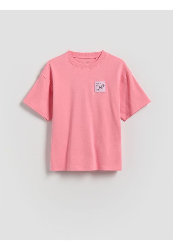 Reserved - T-shirt z nadrukiem na plecach - różowy. Kolor: różowy. Materiał: bawełna. Wzór: nadruk