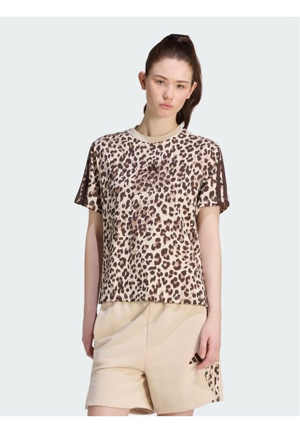 Adidas - adidas T-Shirt Seasonal Essentials Animal Print KH1549 Beżowy Regular Fit. Kolor: beżowy. Materiał: bawełna. Wzór: nadruk