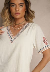 Renee - Czerwona Pudełkowa Sukienka z Bawełny w Hafty w Stylu Boho Felkio. Okazja: na co dzień. Typ kołnierza: dekolt w kształcie V. Kolor: czerwony. Materiał: bawełna. Długość rękawa: krótki rękaw. Wzór: haft. Typ sukienki: proste. Styl: boho