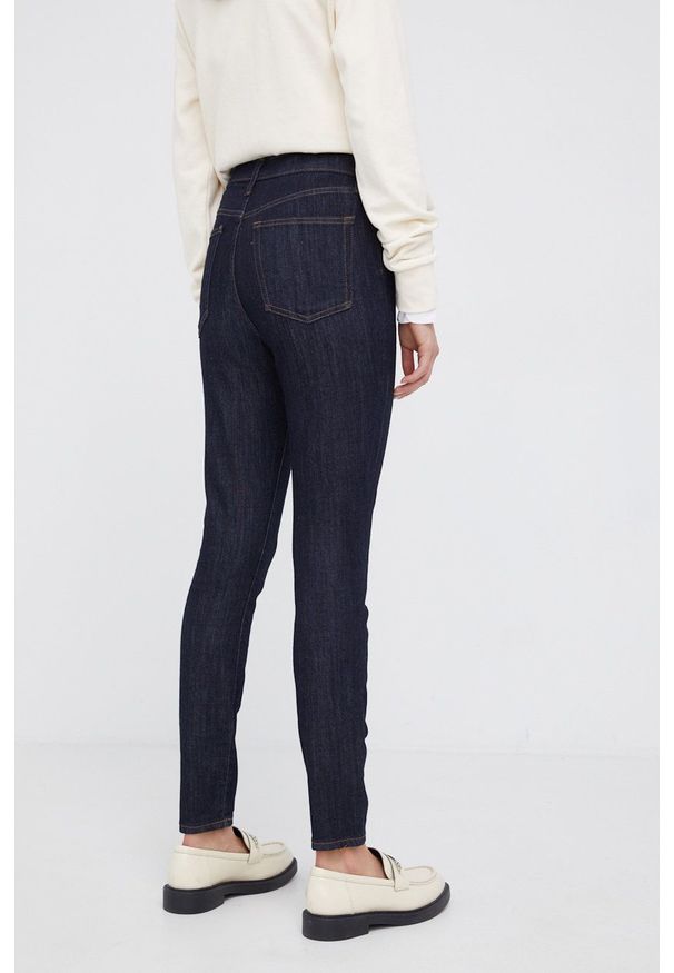 GAP Jeansy damskie medium waist. Kolor: niebieski