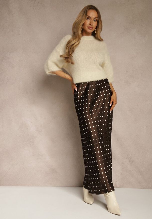 Renee - Brązowa Satynowa Spódnica z Wiskozy w Groszki o Rozkloszowanym Kroju Fediska. Kolor: brązowy. Materiał: wiskoza, satyna. Wzór: grochy. Styl: elegancki