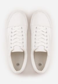 Born2be - Wiązane Białe Tenisówki Trampki pod Kostkę z Ozdobnym Paskiem Wiolana. Okazja: na co dzień, na spacer. Zapięcie: pasek. Kolor: biały. Materiał: jeans. Styl: sportowy, casual #7