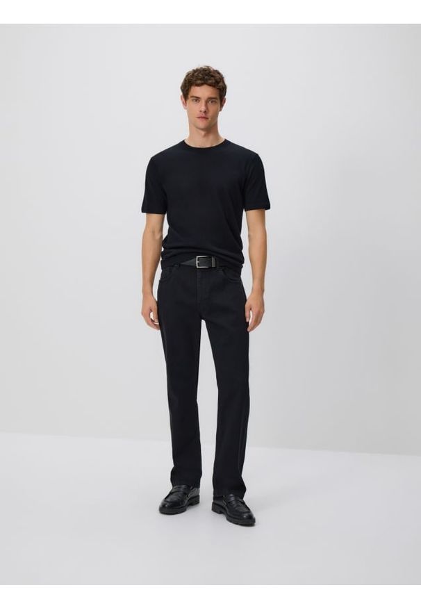 Reserved - Jeansy straight fit - czarny. Kolor: czarny
