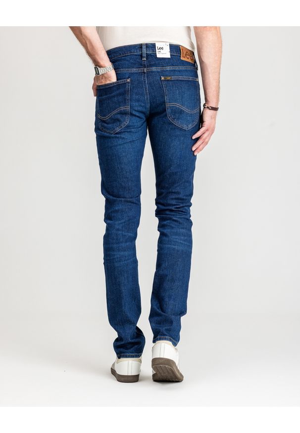 Lee - LEE LUKE MĘSKIE SPODNIE JEANSOWE DARK WORN KANSAS L719IAC22 112328479