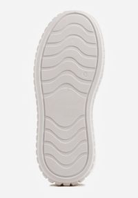 Renee - Białe Sneakersy na Tłoczonej Platformie Ozdobione Dwoma Paskami Hesaia. Okazja: na co dzień. Zapięcie: pasek. Kolor: biały. Materiał: jeans. Wzór: aplikacja. Obcas: na platformie #3