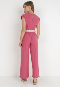 Born2be - Fuksjowy Kombinezon z Paskiem Thalaera. Kolor: różowy. Materiał: prążkowany, dzianina. Długość rękawa: krótki rękaw. Długość: krótkie. Wzór: jednolity. Sezon: lato. Styl: boho #2