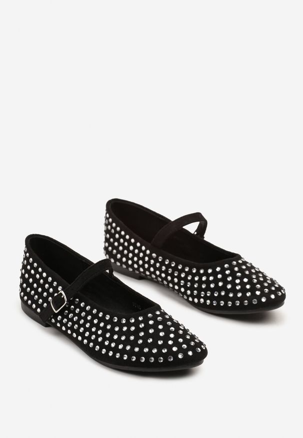 Renee - Czarne Balerinki Zapinane na Sprzączkę z Ćwiekami All Over Avretia. Okazja: na co dzień. Zapięcie: sprzączka. Kolor: czarny. Materiał: jeans. Obcas: na obcasie. Styl: casual. Wysokość obcasa: niski