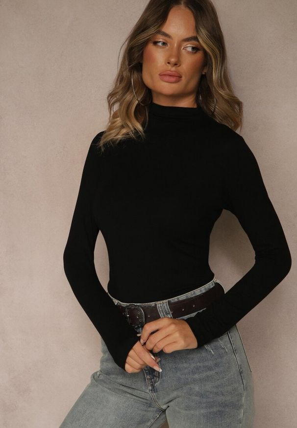 Renee - Czarna Bluzka z Wiskozy z Półgolfem Forriva. Okazja: na co dzień. Kolor: czarny. Materiał: wiskoza. Styl: wizytowy, casual, elegancki
