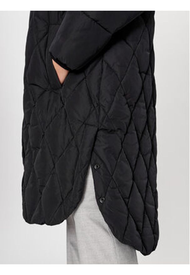 Lee Płaszcz zimowy 112341597 Czarny Relaxed Fit. Kolor: czarny. Materiał: syntetyk. Sezon: zima