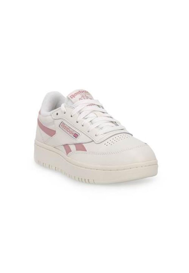 Buty do chodzenia damskie Reebok Club C Double Revenge. Zapięcie: sznurówki. Kolor: biały, różowy, wielokolorowy. Materiał: skóra, guma, materiał. Szerokość cholewki: normalna. Model: Reebok Club. Sport: turystyka piesza