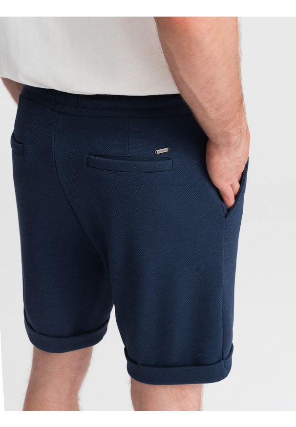 Ombre Clothing - Dzianinowe szorty męskie z podwiniętymi nogawkami - granatowe V1. Okazja: na co dzień. Kolor: niebieski. Materiał: dzianina. Wzór: jednolity. Styl: klasyczny, casual