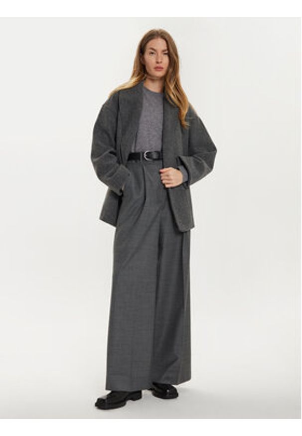 Gina Tricot Kurtka przejściowa 22988 Szary Regular Fit. Kolor: szary. Materiał: syntetyk