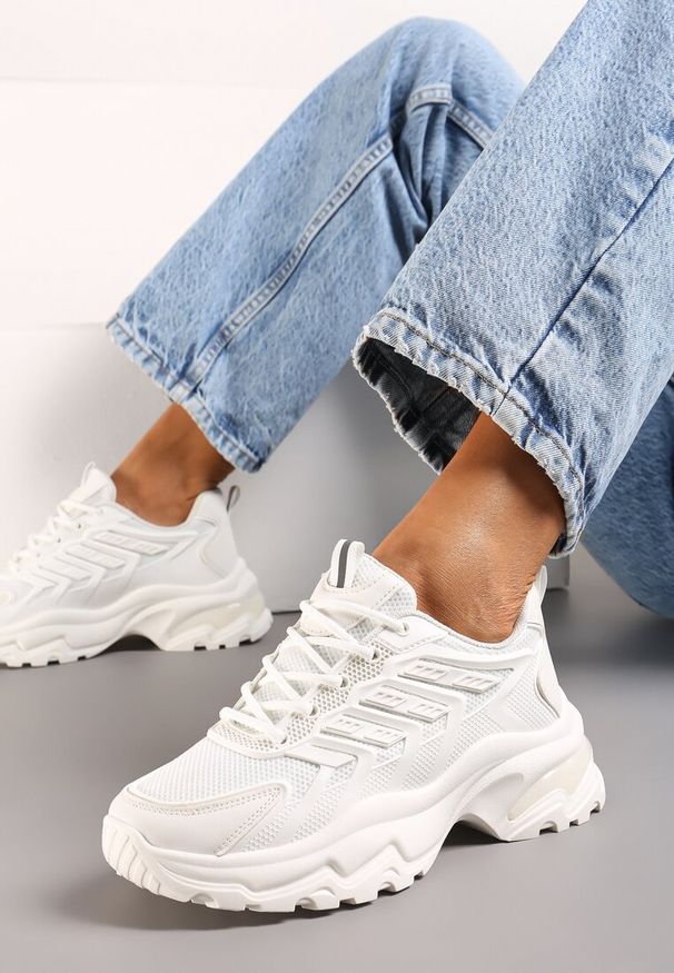 Renee - Białe Sneakersy na Tłoczonej Podeszwie z Siateczkowymi Wstawkami Amrogia. Kolor: biały