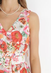 Born2be - Biało-Czerwona Kwiecista Sukienka Mini z Gumką w Pasie i Materiałowym Paskiem Iraine. Kolor: czerwony. Materiał: materiał. Długość rękawa: bez rękawów. Długość: mini #5