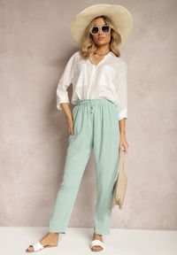Renee - Jasnozielone Spodnie z Regularną Talią z Gumką i Sznurkiem w Pasie Cerinda. Okazja: na co dzień. Kolor: zielony. Materiał: materiał, satyna. Styl: casual #4