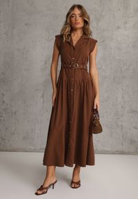 Renee - Brązowa Sukienka Koszulowa Bez Rękawów z Paskiem i Metaliczną Klamrą Thespiphia. Okazja: na co dzień. Typ kołnierza: dekolt w kształcie V. Kolor: brązowy. Długość rękawa: bez rękawów. Typ sukienki: koszulowe. Styl: casual #5