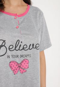 Born2be - Fuksjowy Bawełniany Komplet Piżamowy Bluzka z Napisem i Spodnie Firadelle. Kolor: różowy. Materiał: bawełna. Wzór: napisy