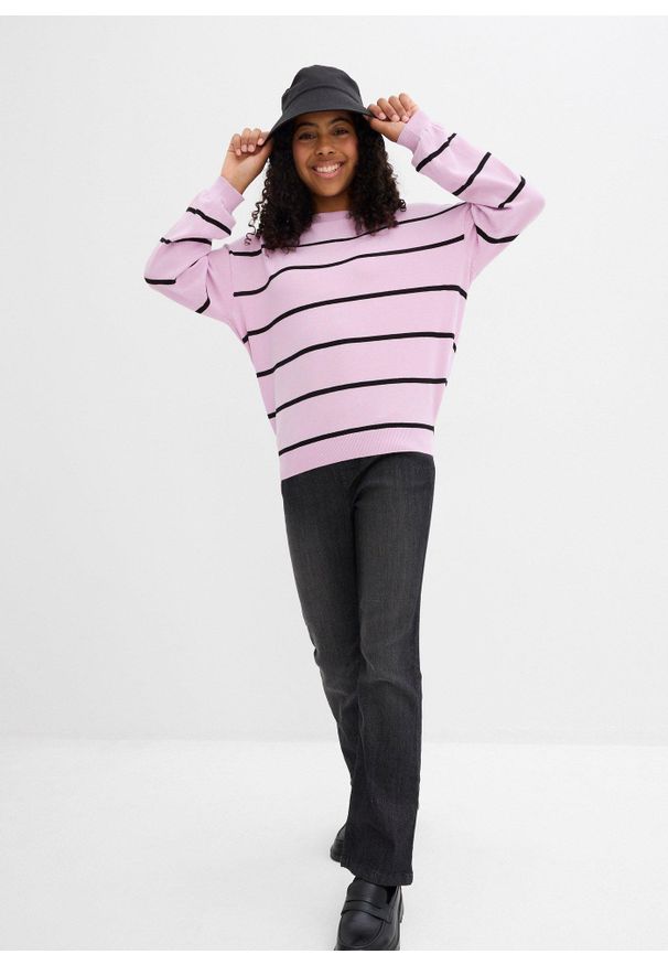 bonprix - Sweter z cienkiej dzianiny z mieszanki wiskozy. Kolor: fioletowy. Materiał: dzianina, wiskoza. Styl: klasyczny