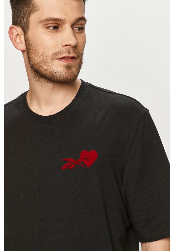 Reebok Classic - T-shirt. Okazja: na co dzień. Kolor: czarny. Materiał: dzianina. Wzór: nadruk. Styl: casual