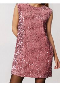 Sinsay - Sukienka mini z ozdobnymi cekinami - różowy. Kolor: różowy. Długość: mini #1