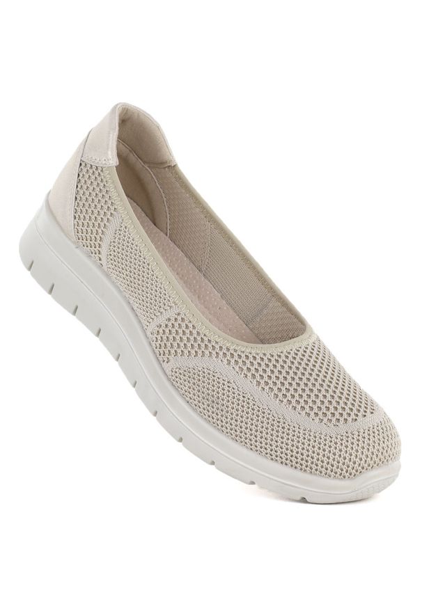 Półbuty tekstylne sportowe na platformie beżowe NEWS 7656. Kolor: beżowy. Materiał: tkanina. Szerokość cholewki: normalna. Obcas: na platformie. Styl: sportowy