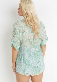 Born2be - Jasnozielona Transparentna Bluzka z Rękawami 3/4 i Rozszerzanym Dołem Jenniffi. Kolekcja: plus size. Kolor: zielony. Sezon: wiosna, lato #5