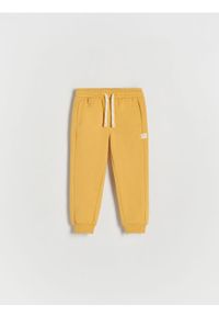 Reserved - Spodnie jogger - kremowy. Kolor: kremowy. Materiał: dzianina, bawełna #1
