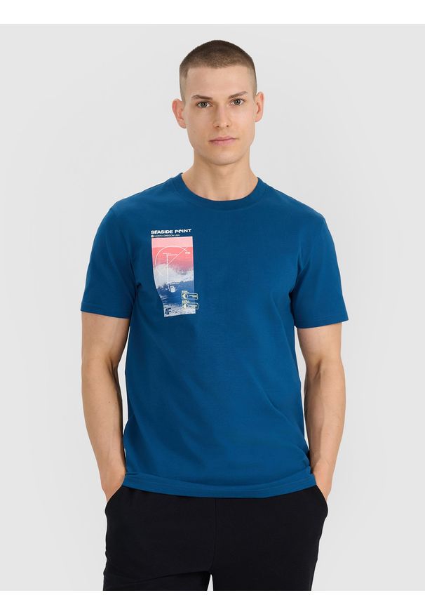 4f - 4F T-shirt regular z nadrukiem męski - turkusowy XXL. Okazja: na co dzień. Kolor: turkusowy. Materiał: bawełna, jersey, materiał. Długość rękawa: krótki rękaw. Długość: krótkie. Wzór: nadruk. Styl: sportowy, casual, elegancki, klasyczny