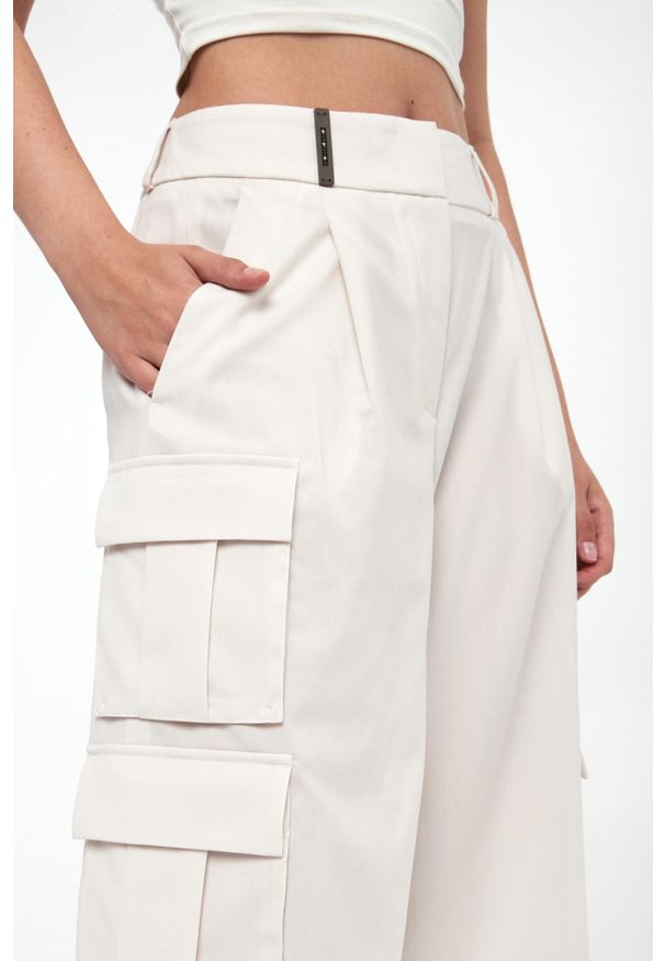 Bermudy damskie wełniane PESERICO. Materiał: wełna