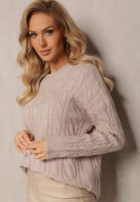 Renee - Beżowy Sweter z Okrągłym Dekoltem i Splotem w Warkocze Dawnitta. Kolor: beżowy. Materiał: tkanina, dzianina. Długość rękawa: długi rękaw. Długość: długie. Wzór: ze splotem. Styl: klasyczny #4