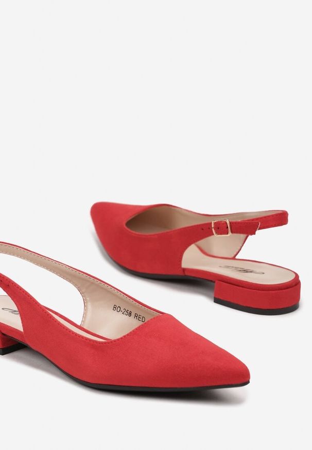 Renee - Czerwone Sandały z Ekozamszu ze Szpiczastym Noskiem Terevelis. Okazja: na co dzień. Nosek buta: szpiczasty. Zapięcie: pasek. Kolor: czerwony. Materiał: jeans. Obcas: na obcasie. Styl: elegancki, casual