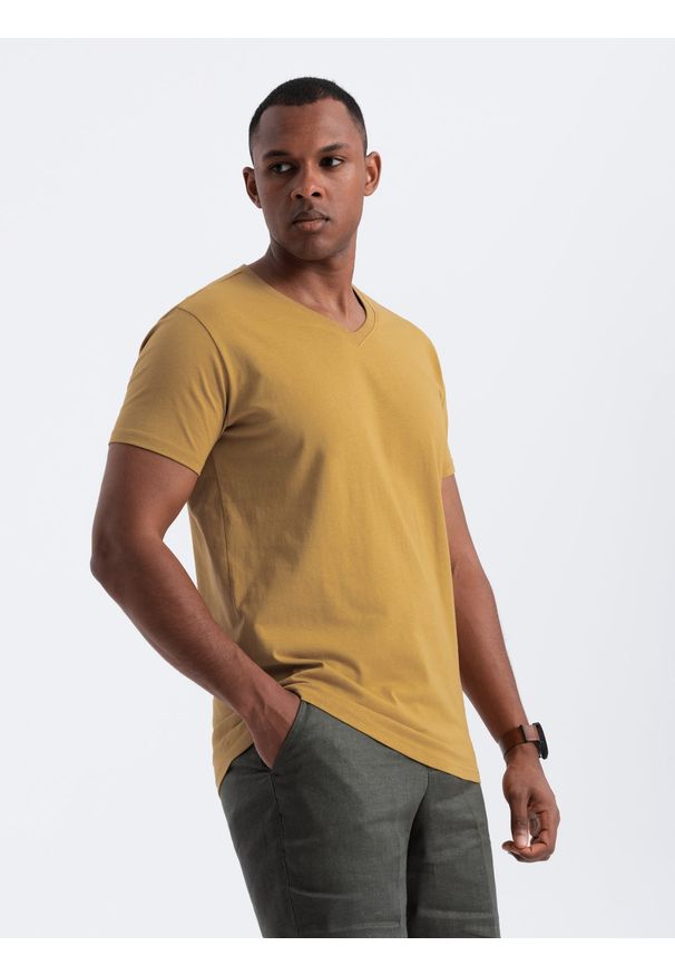 Ombre Clothing - Klasyczna męska bawełniana koszulka z dekoltem w serek BASIC – musztardowa V8. Typ kołnierza: dekolt w serek. Kolor: żółty. Materiał: bawełna. Wzór: ze splotem, jednolity. Styl: klasyczny
