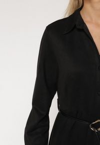 Born2be - Czarna Wiskozowa Koszulowa Sukienka o Rozkloszowanym Kroju z Paskiem Retirna. Okazja: na co dzień. Kolor: czarny. Materiał: wiskoza. Typ sukienki: koszulowe. Styl: casual, klasyczny #5