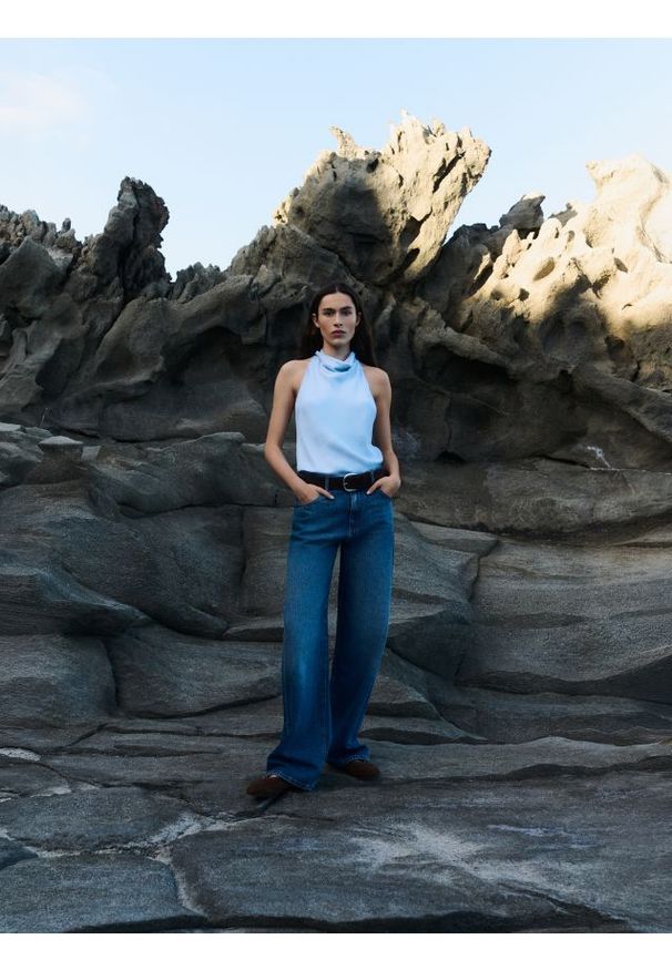 Reserved - Top halter - jasnoniebieski. Typ kołnierza: dekolt halter. Kolor: niebieski. Materiał: tkanina, wiskoza