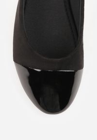 Renee - Czarne Balerinki Ashypso. Nosek buta: okrągły. Zapięcie: bez zapięcia. Kolor: czarny. Materiał: lakier. Szerokość cholewki: normalna. Obcas: na płaskiej podeszwie. Styl: klasyczny #6