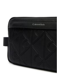 Calvin Klein Kosmetyczka Xl Emblem Aop Embo?Ss Dopp Kit LV04D1179G Czarny. Kolor: czarny. Materiał: skóra #5