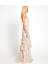 ALICE MCCALL - Beżowa sukienka midi z falbanami. Kolor: beżowy. Materiał: koronka. Długość rękawa: na ramiączkach. Wzór: koronka. Długość: midi #4