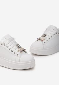 Born2be - Biało-Srebrne Sneakersy Helvira. Kolor: biały. Materiał: materiał. Szerokość cholewki: normalna. Wzór: aplikacja #2