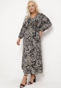 Born2be - Czarno-Beżowa Sukienka Maxi w Abstrakcyjny Print Wiązana w Pasie Elennora. Kolor: czarny. Wzór: nadruk. Sezon: lato. Długość: maxi