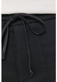 Drykorn Spodnie Kab męskie kolor czarny dopasowane. Kolor: czarny. Materiał: tkanina, bawełna. Wzór: gładki