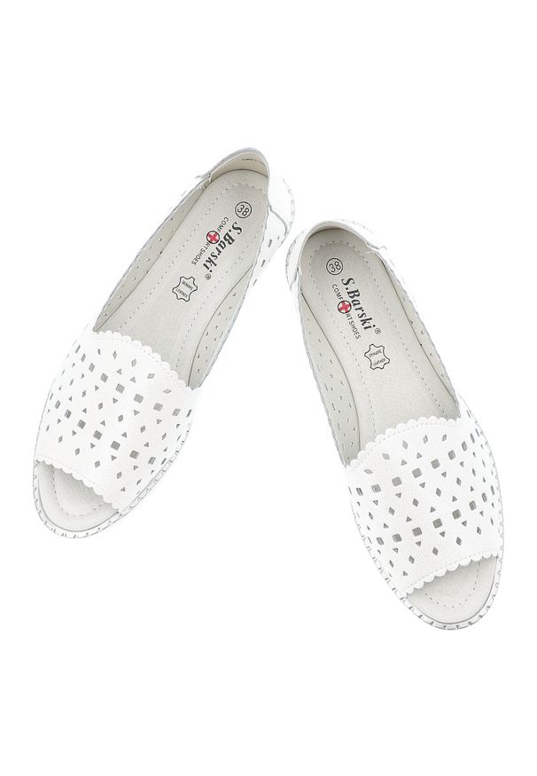 S.Barski - Baleriny damskie S. Barski, skórzane na platformie ażurowe z zakrytą piętą, perłowo-białe, LR51-922. Okazja: na co dzień. Nosek buta: otwarty. Kolor: biały. Szerokość cholewki: normalna. Wzór: ażurowy. Materiał: skóra. Sezon: wiosna, lato. Obcas: na platformie. Styl: elegancki, casual